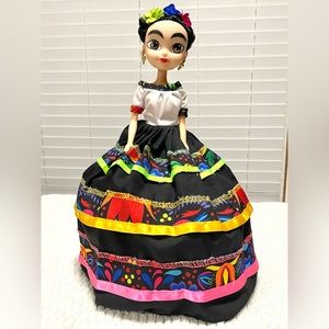 Frida Doll Artisanal Clothing Display New Muñeca Mexico